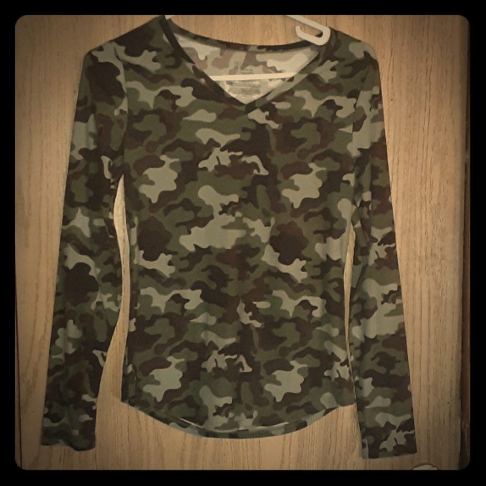 Long sleeve camo top